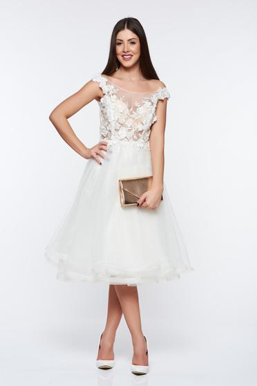 poze cu Rochie Ana Radu alba de lux in clos din tul cu insertii de broderie