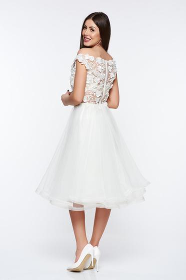 poze cu Rochie Ana Radu alba de lux in clos din tul cu insertii de broderie