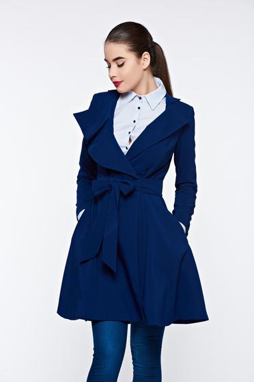 poze cu Trench Artista albastru in clos captusit pe interior accesorizat cu cordon