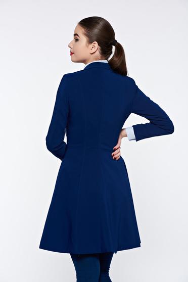 poze cu Trench Artista albastru in clos captusit pe interior accesorizat cu cordon