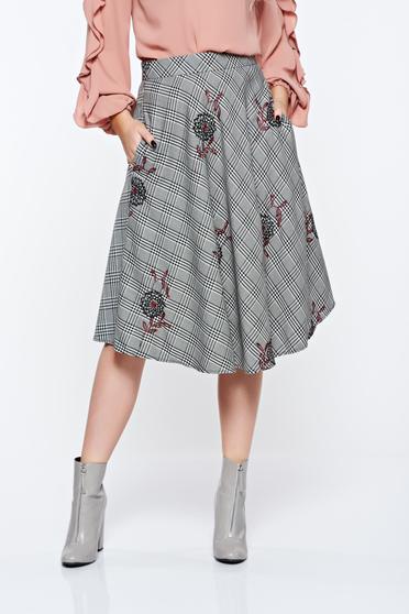 poze cu Fusta LaDonna gri office in clos din stofa usor elastica cu broderie