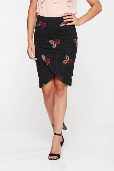 Fusta LaDonna neagra office petrecuta din stofa neelastica cu broderie captusita pe interior