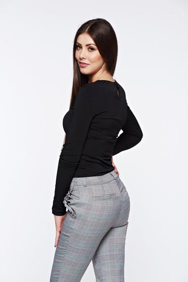 poze cu Bluza dama LaDonna neagra basic cu un croi mulat din material usor elastic
