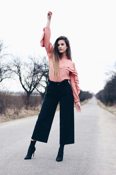 Pantaloni PrettyGirl negri eleganti cu talie inalta cu un croi evazat