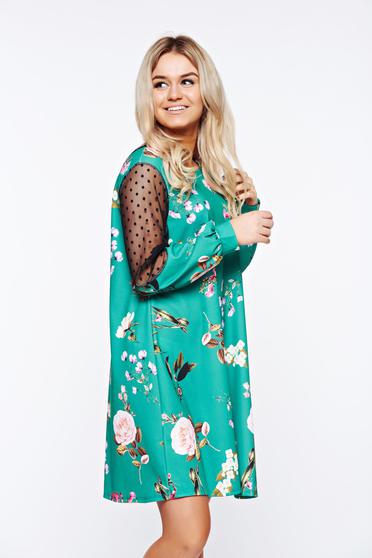 Rochie verde de zi cu croi larg din material elastic cu aplicatii de dantela