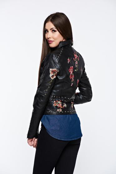 Geaca neagra casual din piele ecologica brodata captusita pe interior