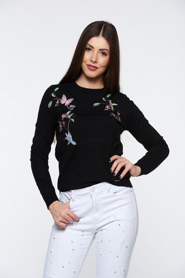 Pulover Top Secret negru casual brodat din material tricotat fin la atingere