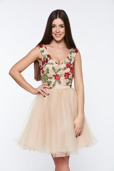 Rochie Artista crem eleganta in clos brodata din dantela si tul