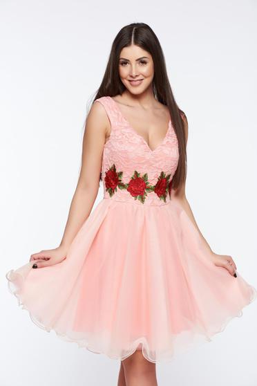 Rochie Artista roz de ocazie in clos brodata din dantela si tul