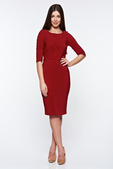 poze cu Rochie PrettyGirl visinie eleganta tip creion din material elastic accesorizata cu cordon