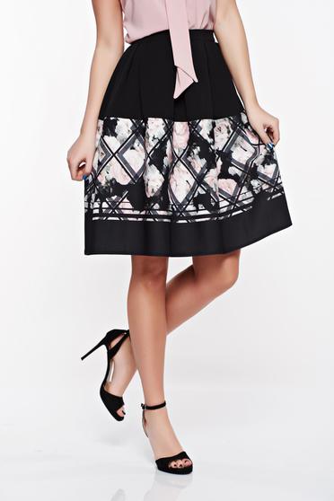 Fusta StarShinerS neagra office in clos cu talie inalta cu print