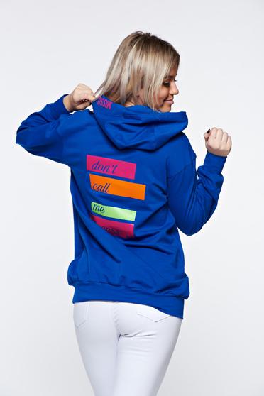 Hanorac MissQ albastru casual cu print cu gluga nedetasabila