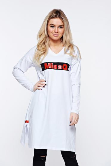 poze cu Rochie MissQ alba casual cu croi larg din material usor elastic cu decolteu in v