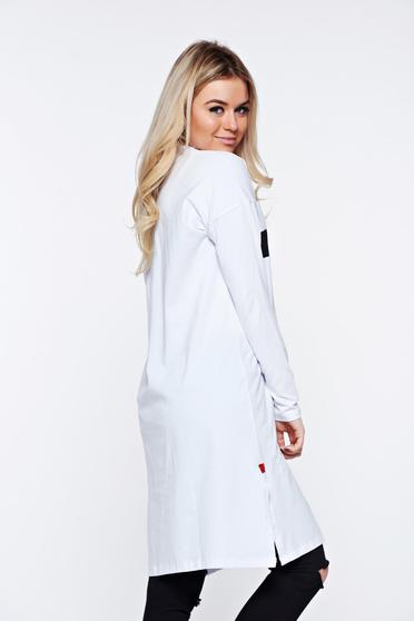 poze cu Rochie MissQ alba casual cu croi larg din material usor elastic cu decolteu in v