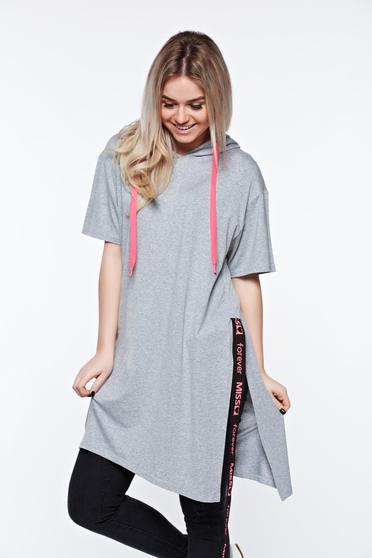 Tricou MissQ gri casual cu croi larg din material moale cu gluga nedetasabila