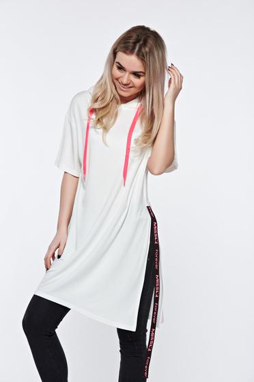 Tricou MissQ alb casual cu croi larg din material moale cu gluga nedetasabila