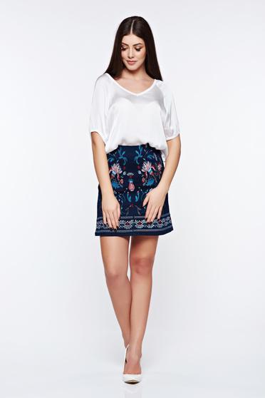 poze cu Tricou alb casual asimetric cu croi larg din material satinat