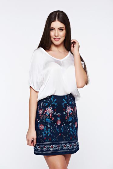 poze cu Tricou alb casual asimetric cu croi larg din material satinat