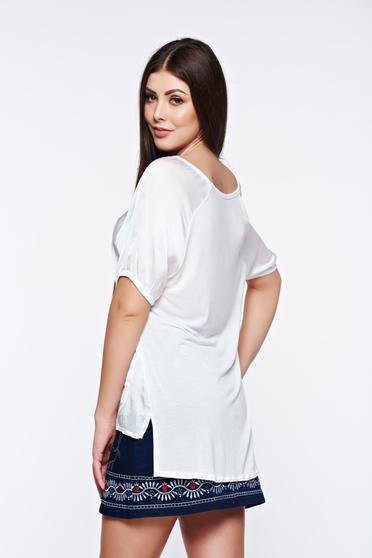 poze cu Tricou alb casual asimetric cu croi larg din material satinat