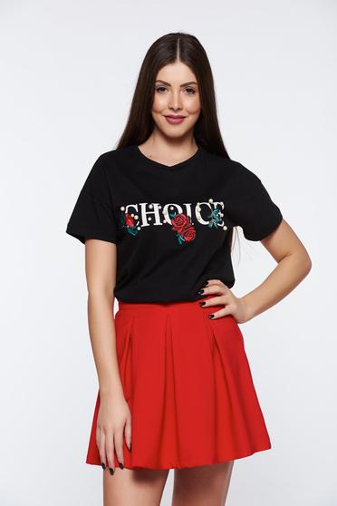 Tricou negru casual brodat din bumbac elastic cu aplicatii cu perle