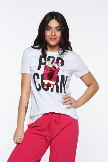 Tricou alb casual cu croi larg din bumbac usor elastic cu aplicatii cu paiete