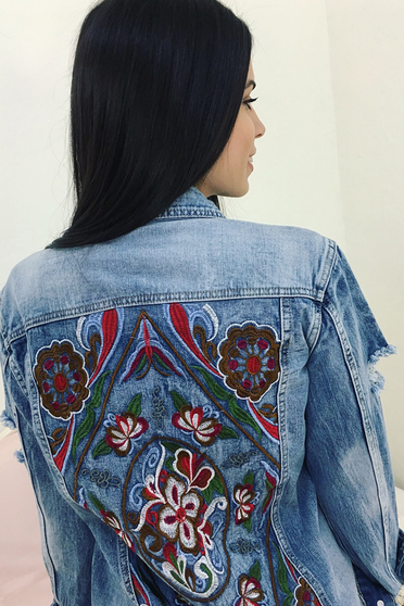 Geaca albastra casual brodata din denim cu buzunare