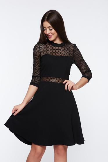 Rochie StarShinerS neagra eleganta in clos din material neelastic cu aplicatii de dantela