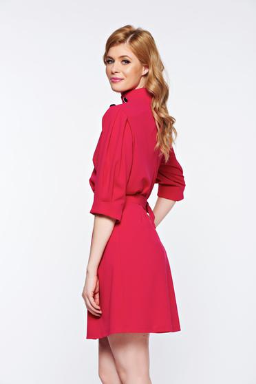 poze cu Rochie Artista roz eleganta din material elastic cu maneci bufante accesorizata cu cordon