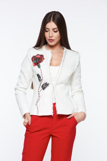 Sacou LaDonna alb elegant cambrat captusit pe interior cu aplicatii cusute manual