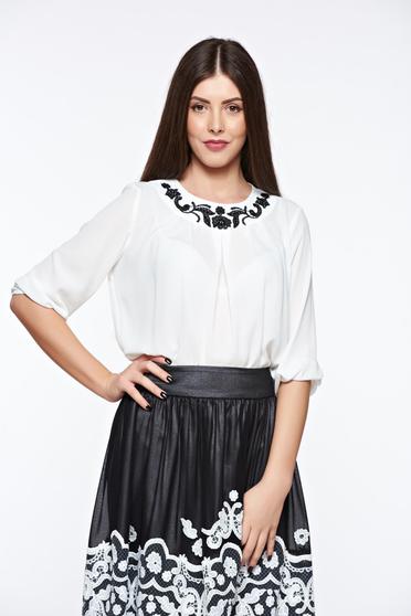 Bluza dama LaDonna alba eleganta din material vaporos si transparent cu aplicatii cusute manual