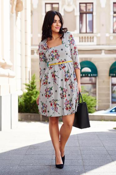 Rochie StarShinerS neagra de zi in clos din stofa subtire usor elastica cu accesoriu tip curea