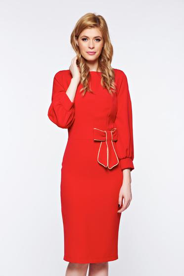 poze cu Rochie PrettyGirl rosie eleganta tip creion din material usor elastic cu fundita