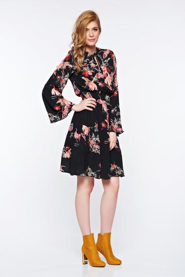poze cu Rochie PrettyGirl neagra de zi in clos din material vaporos cu elastic in talie captusita pe interior