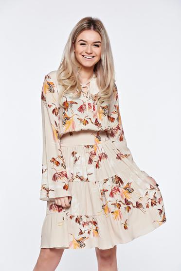Rochie PrettyGirl crem de zi in clos din material vaporos cu elastic in talie captusita pe interior