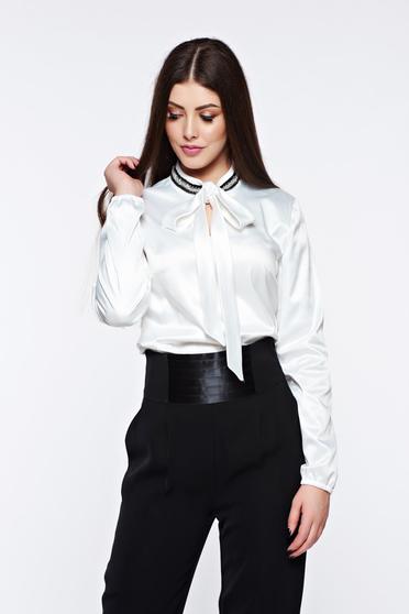 Bluza dama StarShinerS alba eleganta cu croi larg din material satinat cu aplicatii cu margele