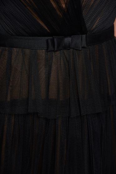 poze cu Rochie Ana Radu neagra de lux din tul captusita pe interior cu decolteu adanc cu volanase