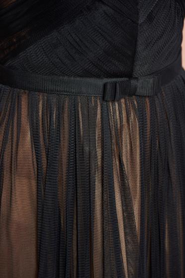 poze cu Rochie Ana Radu neagra de lux din tul captusita pe interior cu decolteu adanc