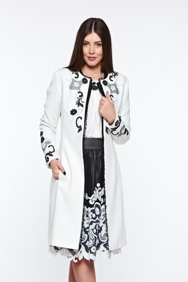 Trench LaDonna alb elegant brodat captusit pe interior cu aplicatii cusute manual