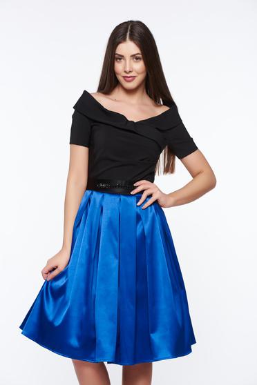 Rochie Artista albastra de ocazie in clos din material satinat captusita pe interior