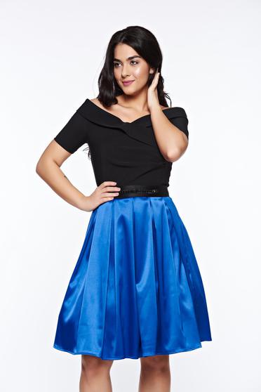 Rochie Artista albastra de ocazie in clos din material satinat captusita pe interior