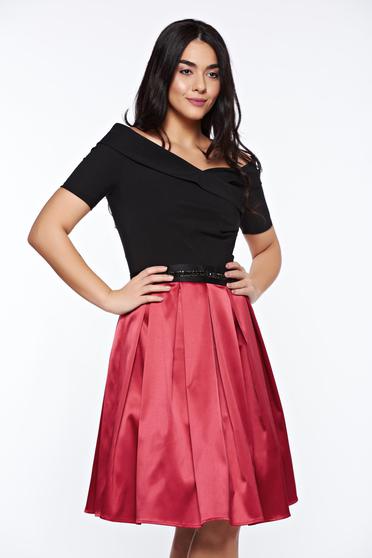 Rochie Artista visinie de ocazie in clos din material satinat captusita pe interior