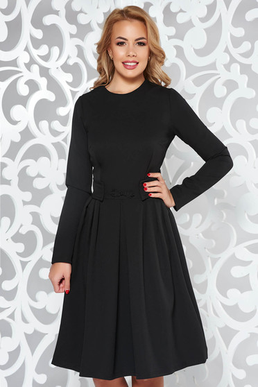 Rochie Artista neagra office in clos din material usor elastic cu insertii de broderie