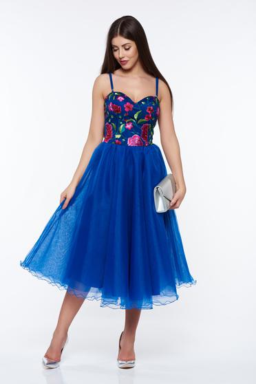 Rochie Artista albastra de ocazie brodata in clos captusita pe interior cu bust buretat