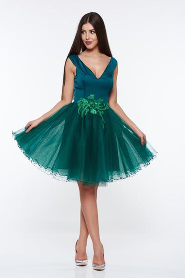 Rochie Artista verde de ocazie in clos cu bust buretat captusita pe interior cu aplicatii cusute manual