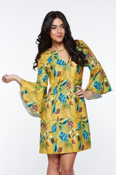 Rochie PrettyGirl mustarie de zi cu croi larg din material usor elastic cu maneci clopot