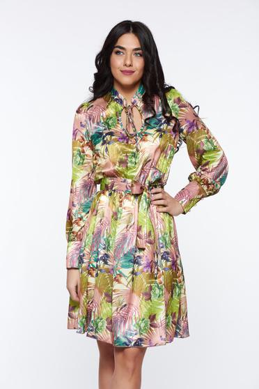 Rochie PrettyGirl verde-inchis eleganta in clos din material satinat captusita pe interior cu elastic in talie