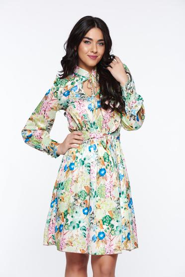 Rochie PrettyGirl verde-deschis eleganta in clos din material satinat captusita pe interior cu elastic in talie