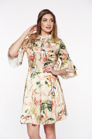 Rochie PrettyGirl crem eleganta in clos din material satinat captusita pe interior