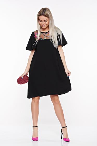 Rochie StarShinerS neagra de ocazie brodata cu croi larg cu maneci tip fluture