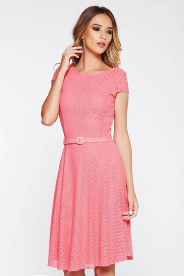 Rochie StarShinerS corai de zi in clos din dantela captusita pe interior accesorizata cu cordon